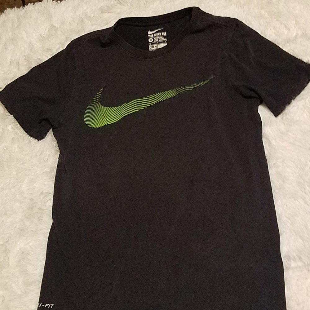 Men's Black Nike Dri-Fit T-shirt. Size Medium.